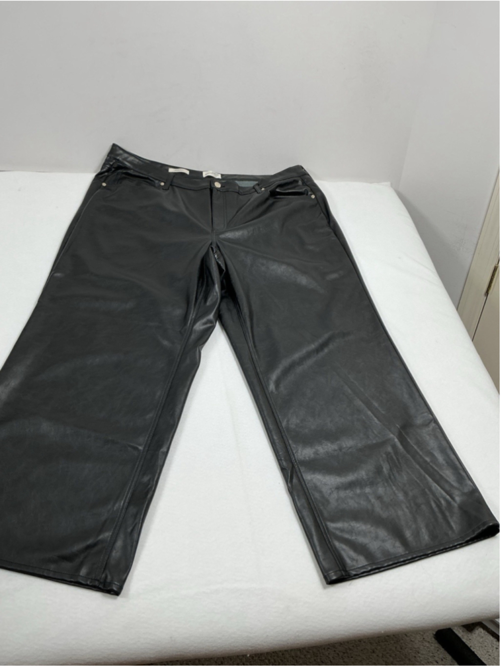 Womans NWT Universal Thread Wide Leg Faux Leather Pants Size 26 Black